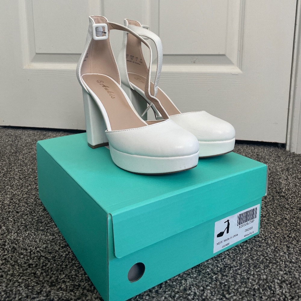 Ankis Platform Closed Toe Heels